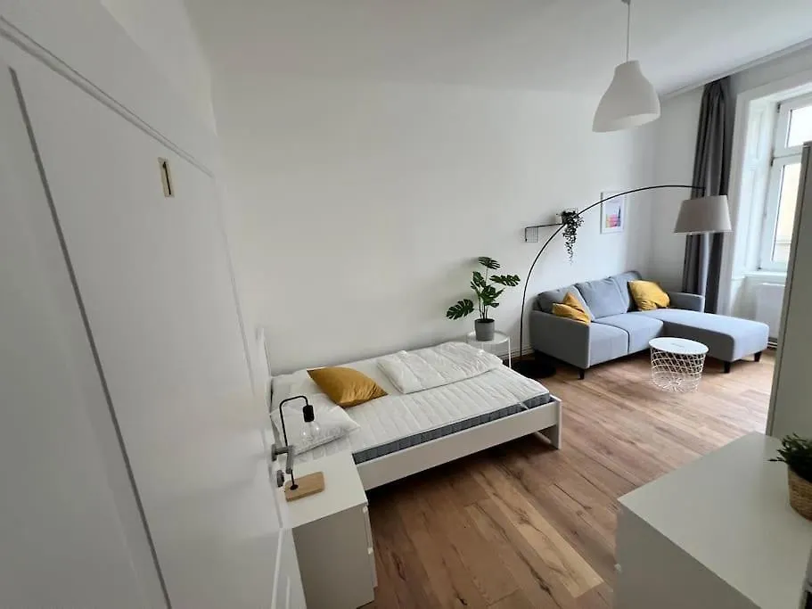Brand New 3 Bedroom Apartment Vienna