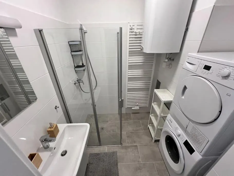 Brand New 3 Bedroom Apartment Vienna
