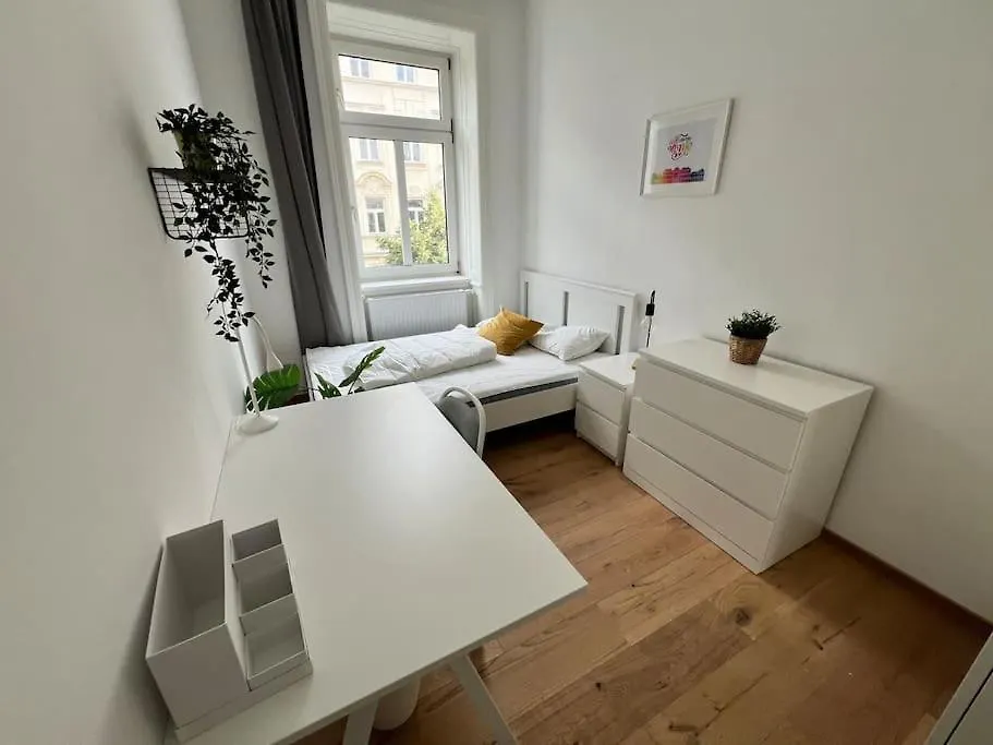 Brand New 3 Bedroom Apartment Vienna